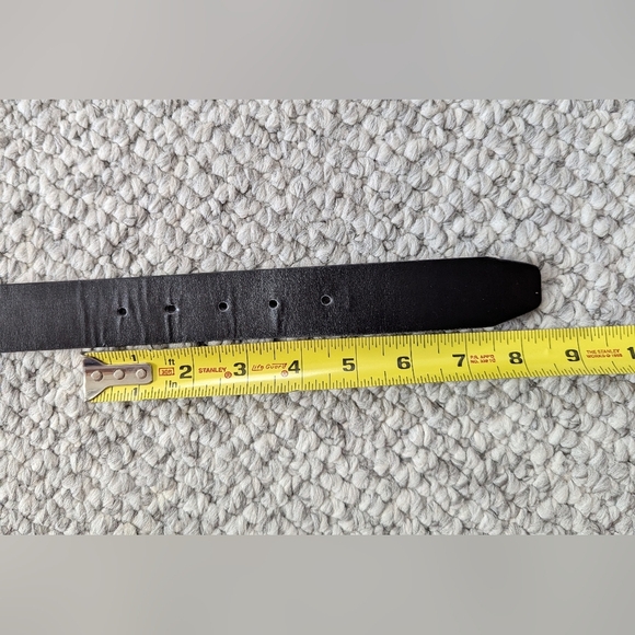 Women's Black Belt With Silver Rounded Buckle & Silver Chains Detail - Picture 5 of 9